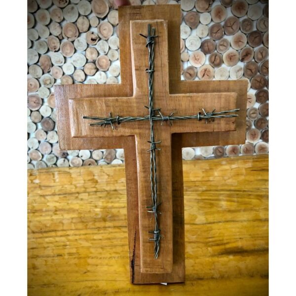 "Cruz de Madeira artesanal, ideal para decorar ambientes com estilo e fé. Design exclusivo e feito à mão."