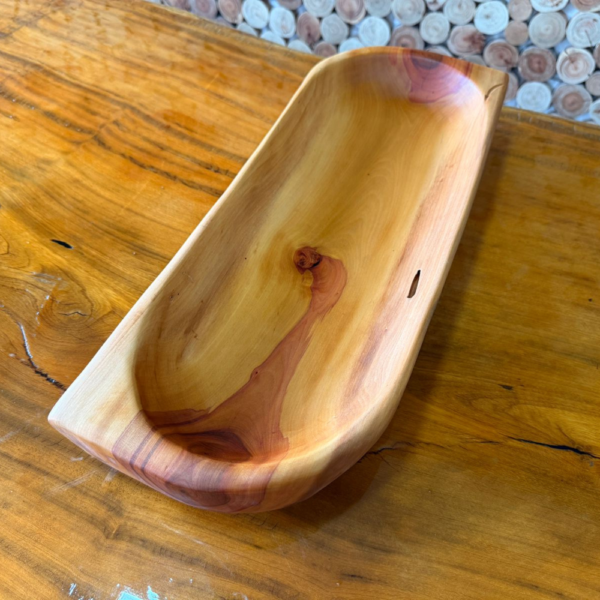 Gamela de madeira Peroba Rosa, ideal para decoração ou uso em ambientes rústicos.